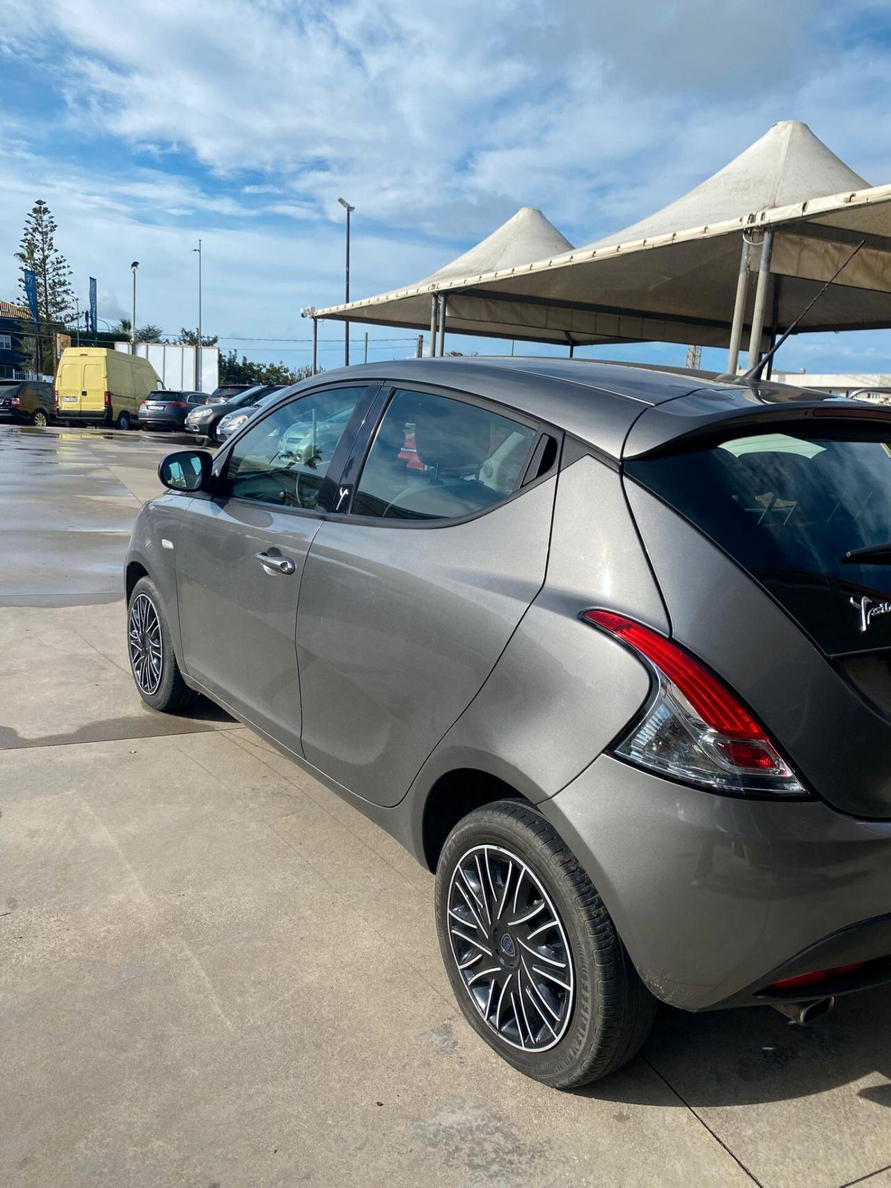 Lancia Ypsilon 1.2 69 CV 5 porte GPL Ecochic Elefantino