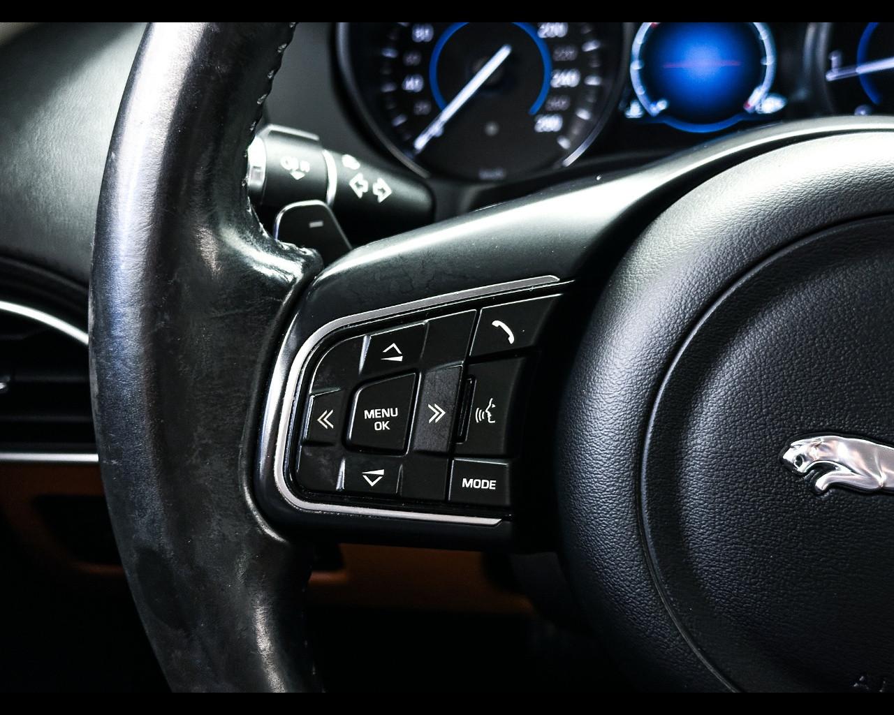 JAGUAR XE 2.0 D Turbo 180 CV AWD aut. Prestig