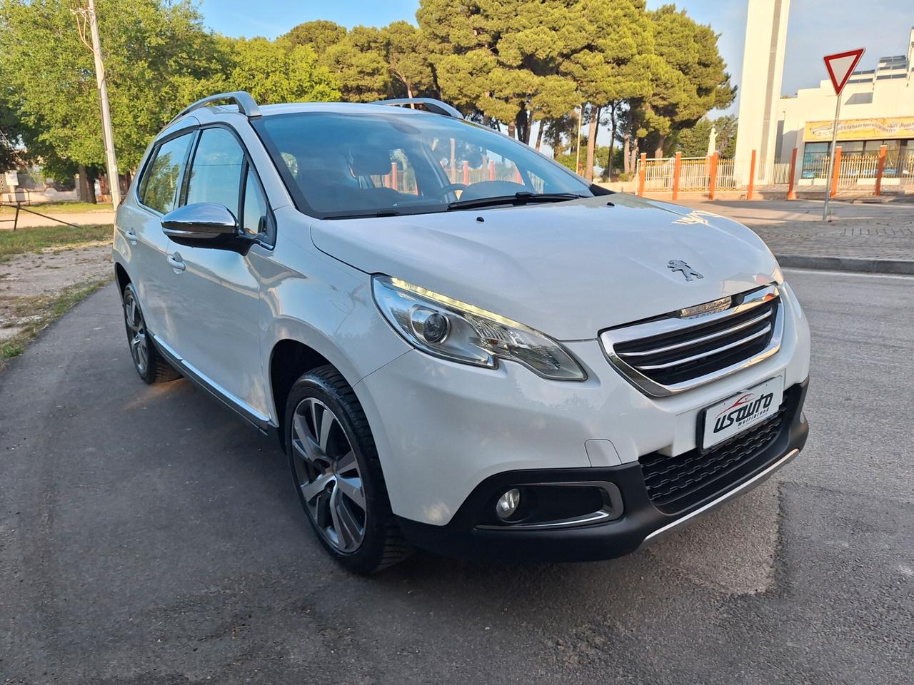 Peugeot 2008 1.6 e-HDi 92 CV "Allure" NAVI