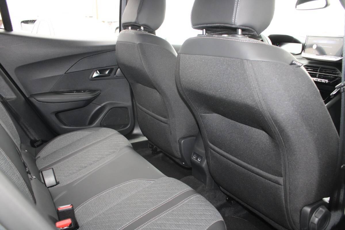 Peugeot 2008 1.2 puretech Allure s&s 130cv AUTO, Navi,CarPlay