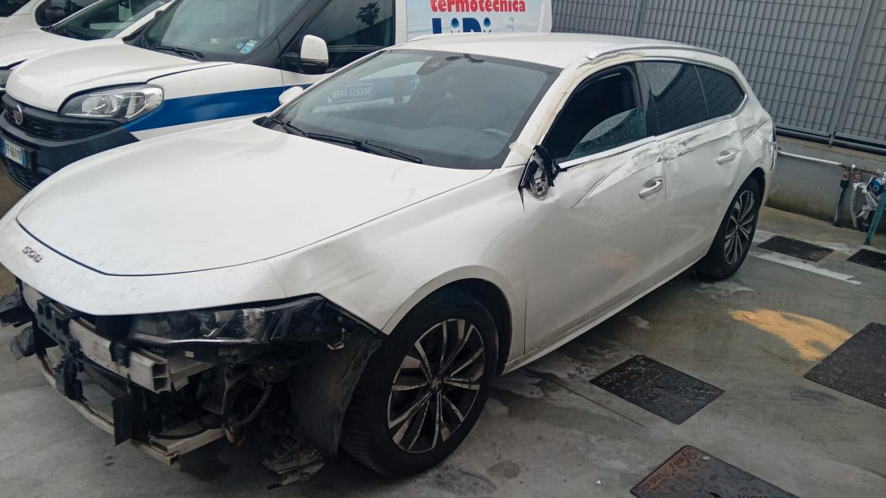 Peugeot 508 BlueHDi 130 Stop&Start EAT8 Allure SINISTRATA