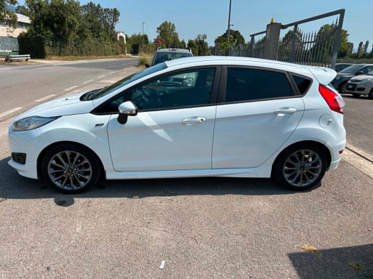 Ford Fiesta 1.5 TDCi 75CV 5 porte ST-Line NEOPATENTATI