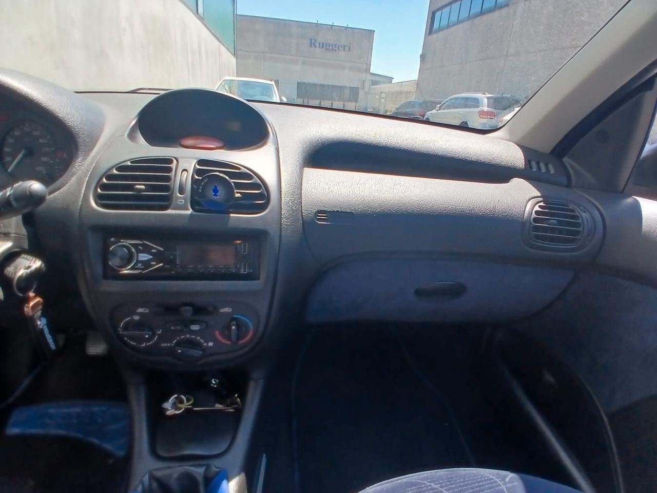 Peugeot 206 1.1 5p. XR