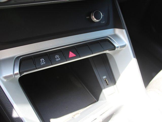 AUDI Q3 35 TFSI Business
