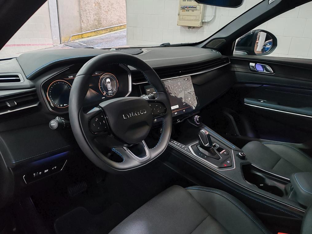 Lynk & Co 01 1.5 td phev auto