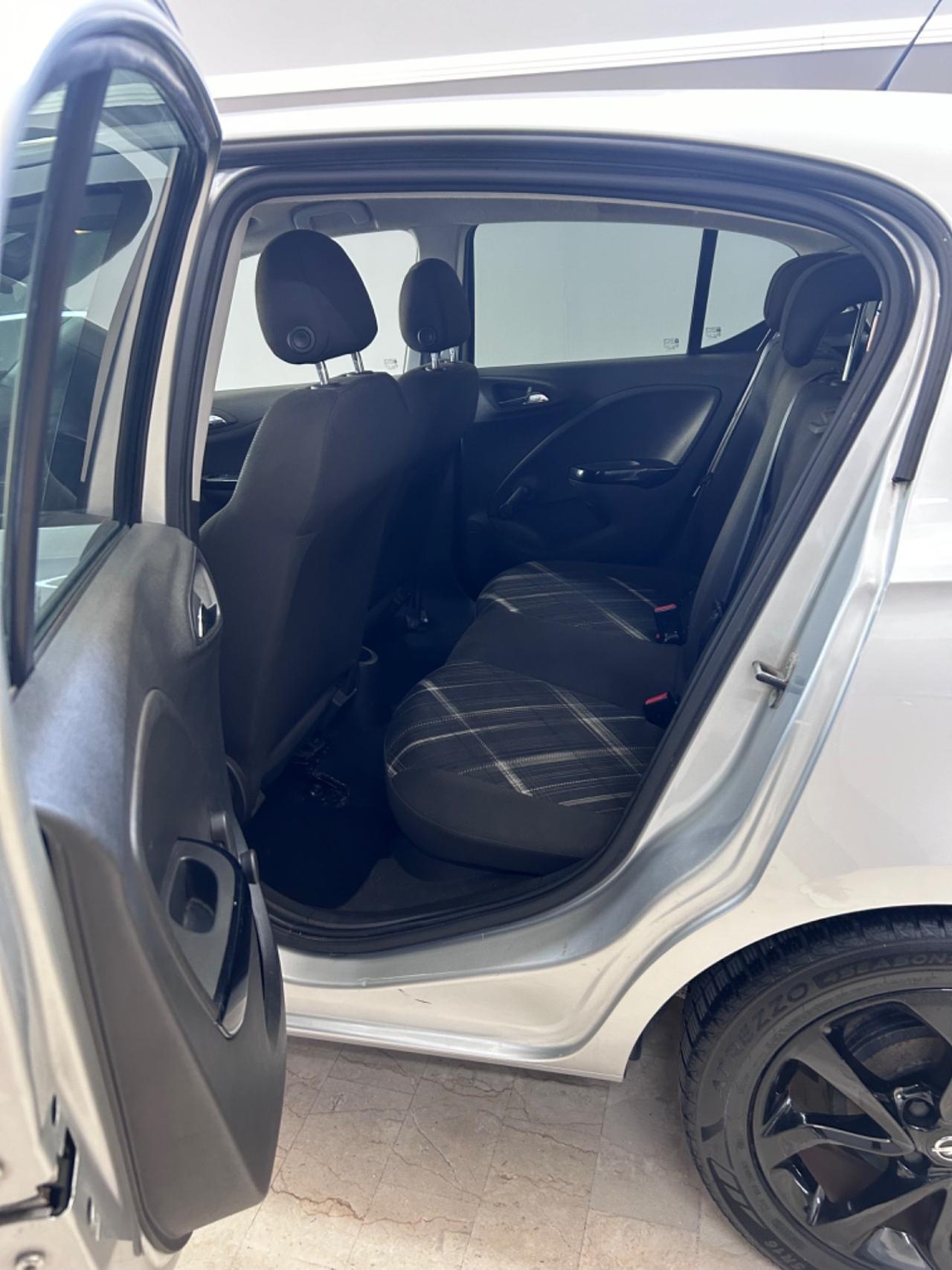 Opel Corsa 1.3 5 porte b-Color