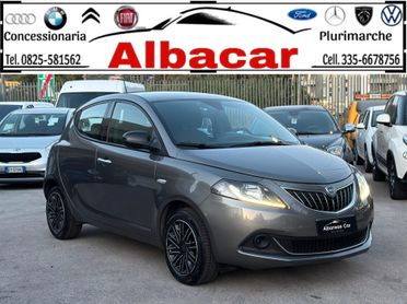 Lancia Ypsilon 1.0 FireFly S&S Hybrid Silver