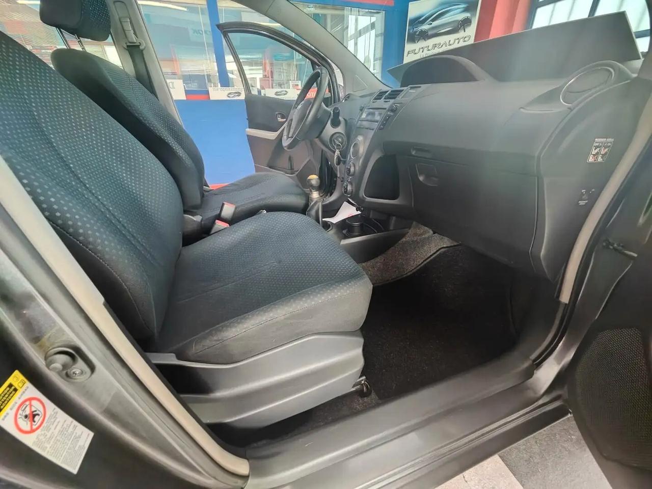 Toyota Yaris 1.0 5 porte Sol
