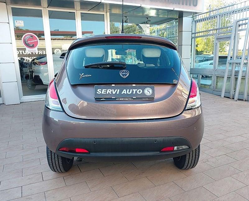 Lancia Ypsilon 0.9 Twinair 85 CV metano Ecochic Gold