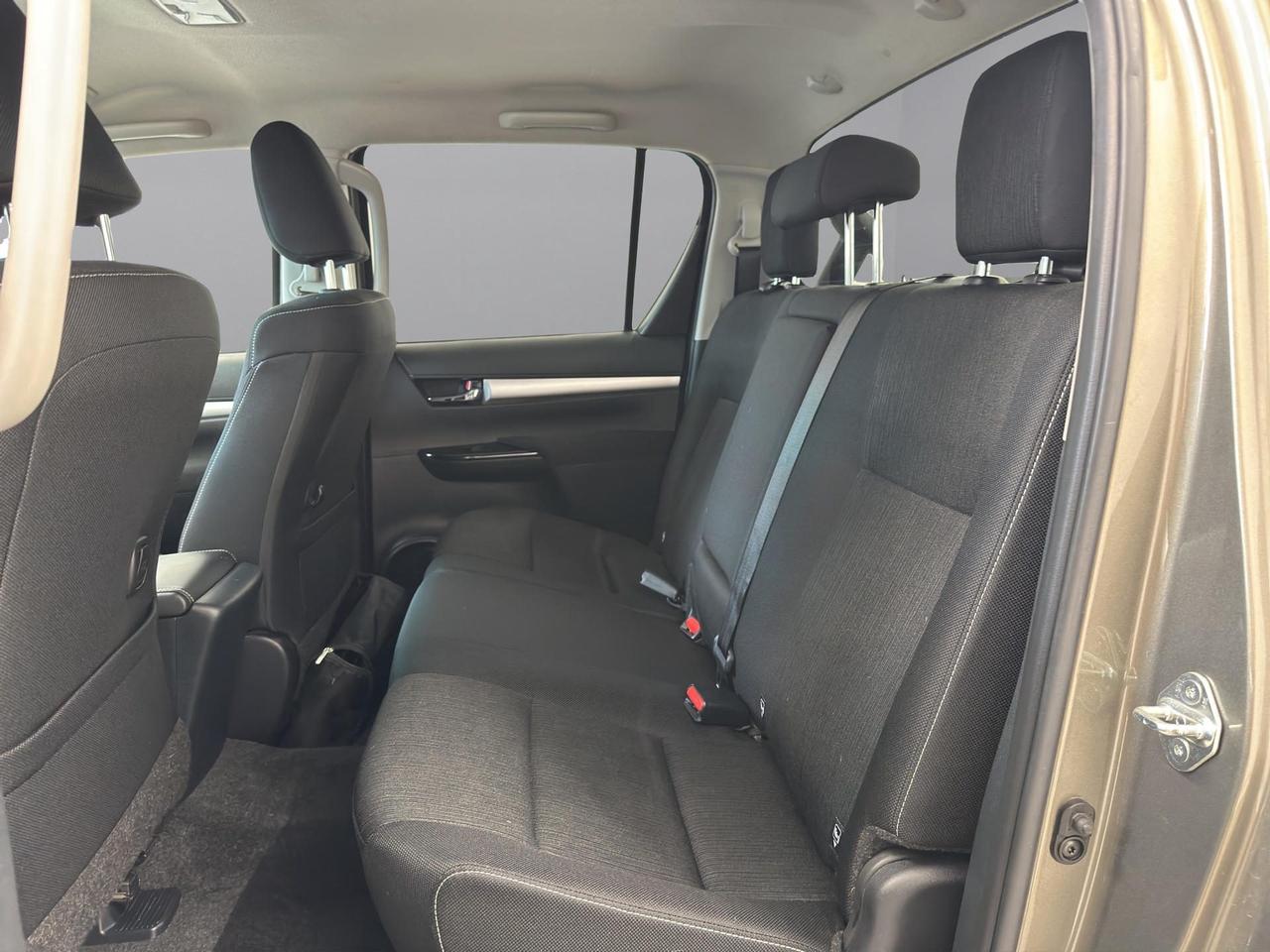 Toyota Hilux 2.4 d-4d M/T DC 4WD Lounge