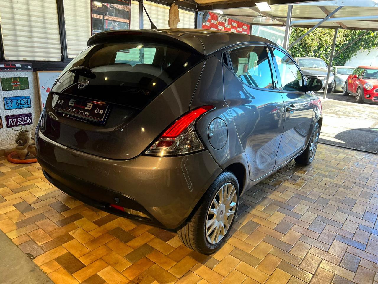 Lancia Ypsilon 1.2 69 CV 5 porte NEOPATENTATO