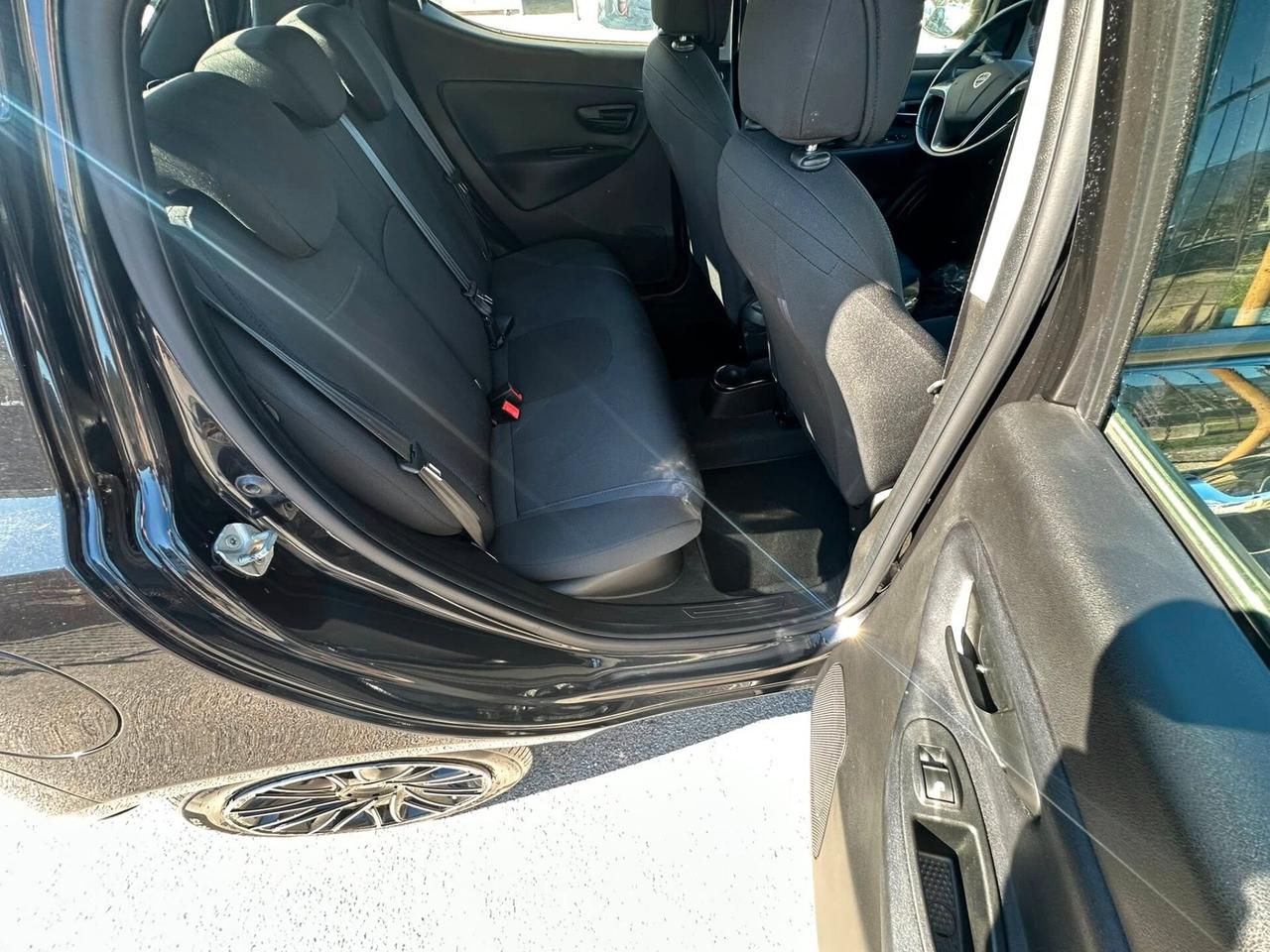 Lancia Ypsilon 1.0 FireFly 5 porte S&S Hybrid Ecochic Gold