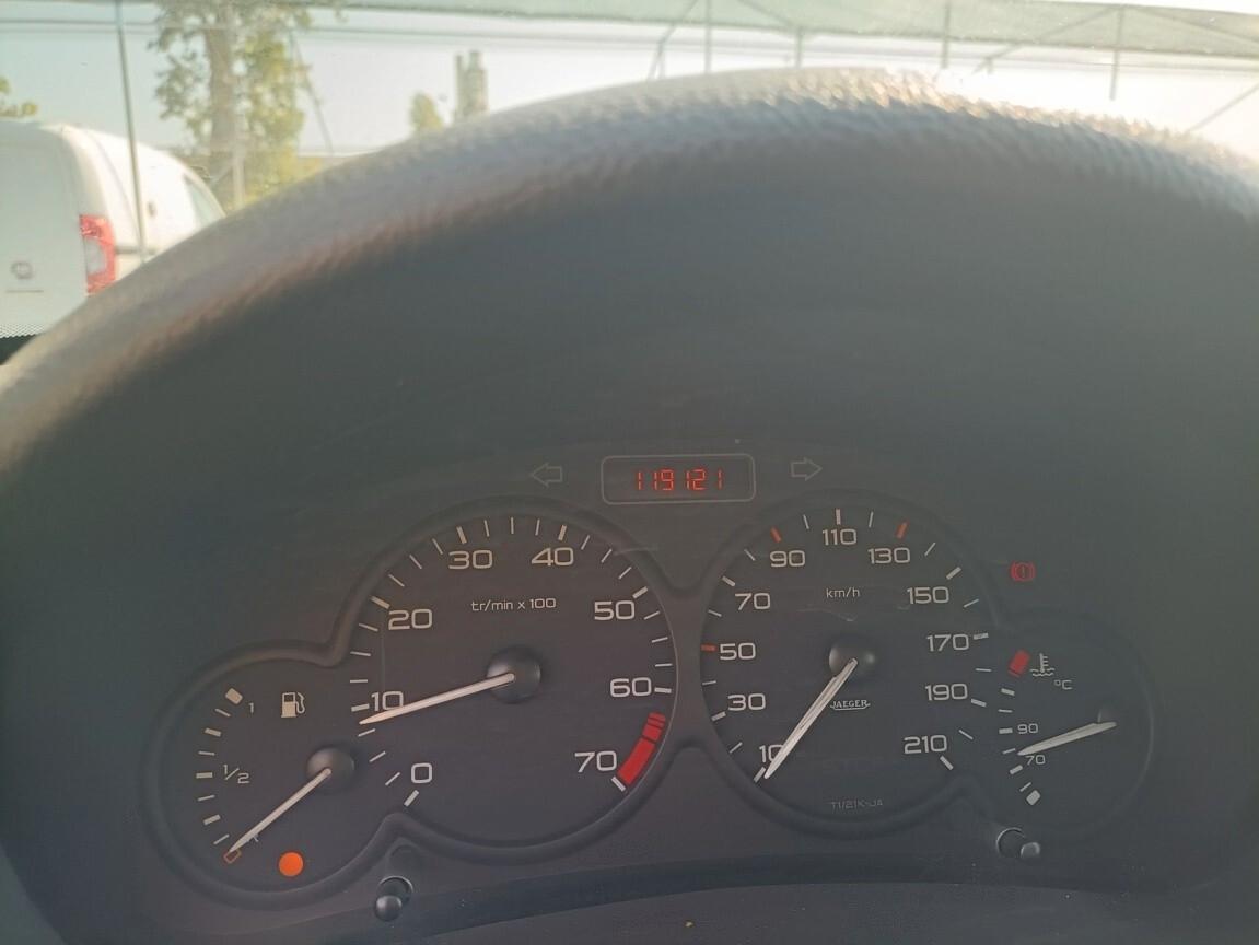 Peugeot 206 1.4 5p. X-Line