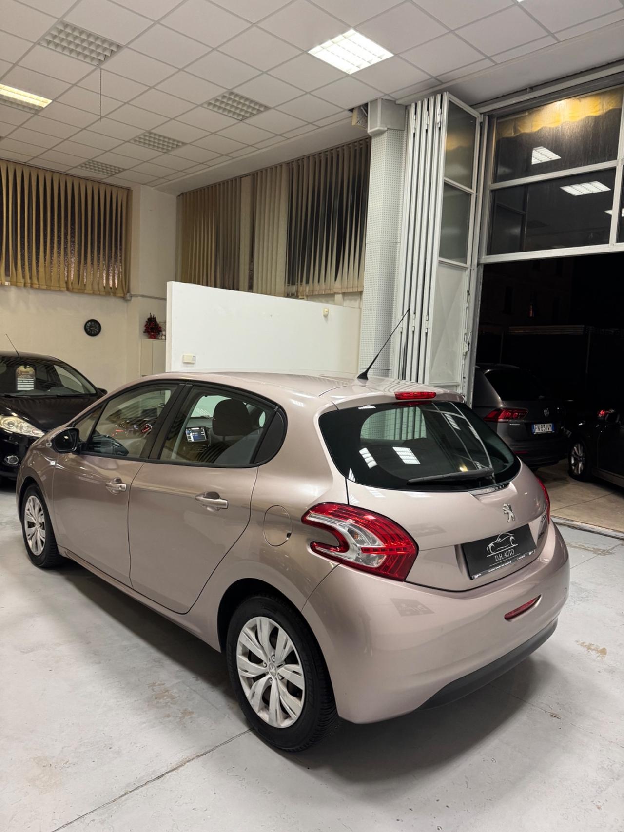 Peugeot 208 1.4 HDi 68 CV 5 porte Allure