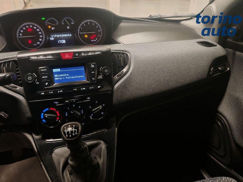 Lancia Ypsilon Ypsilon 1.0 FireFly 5 porte S&S Hybrid Ecochic Silver