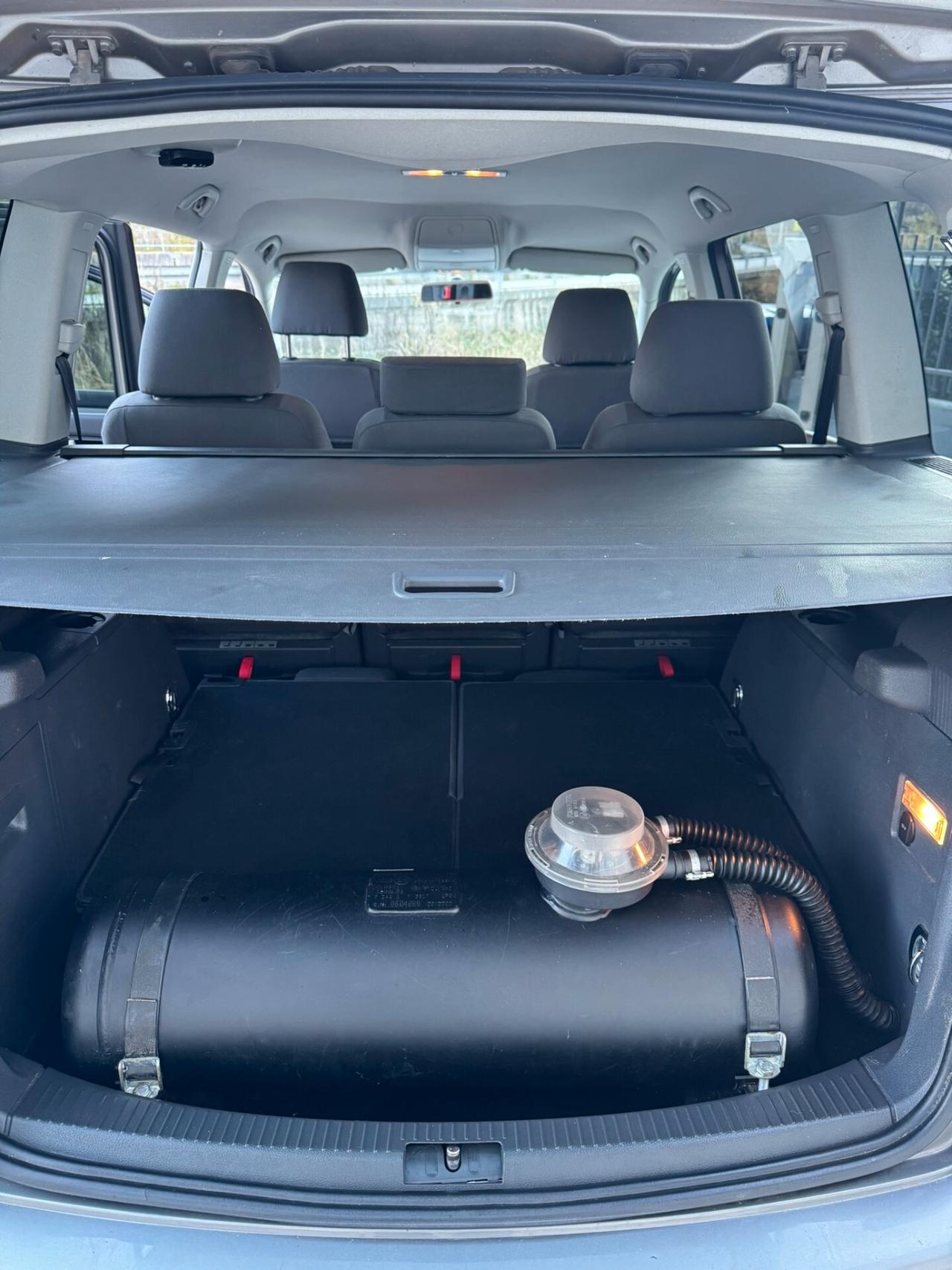 Volkswagen Touran 7 POSTI 1.6 Bifuel GPL ok neopat