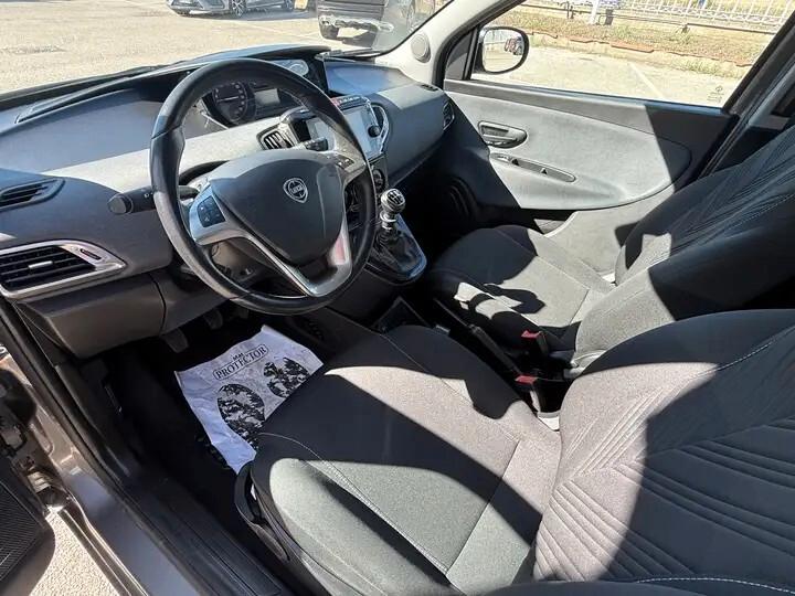 Lancia Ypsilon 1.0 FireFly 5 porte S&S Hybrid Gold