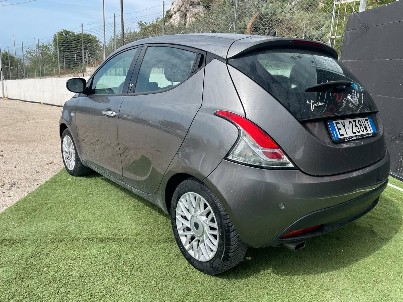Lancia Ypsilon 1.2 69 CV 5 porte Gold
