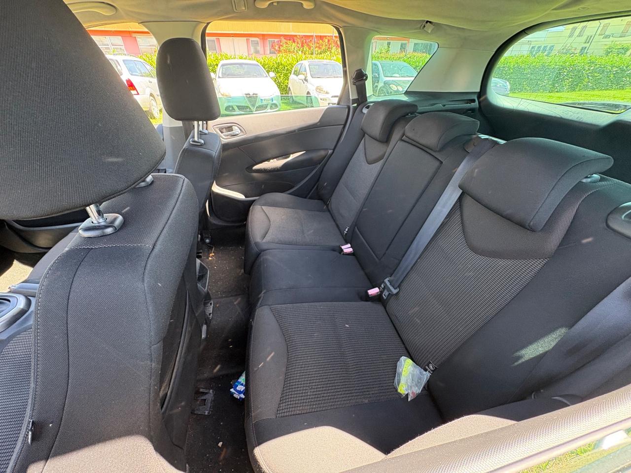 Peugeot 308 1.6 8V e-HDi 115CV Stop&Start SW Business