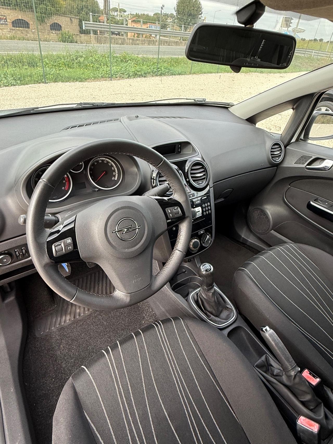 Opel Corsa 1.2 5 porte Club