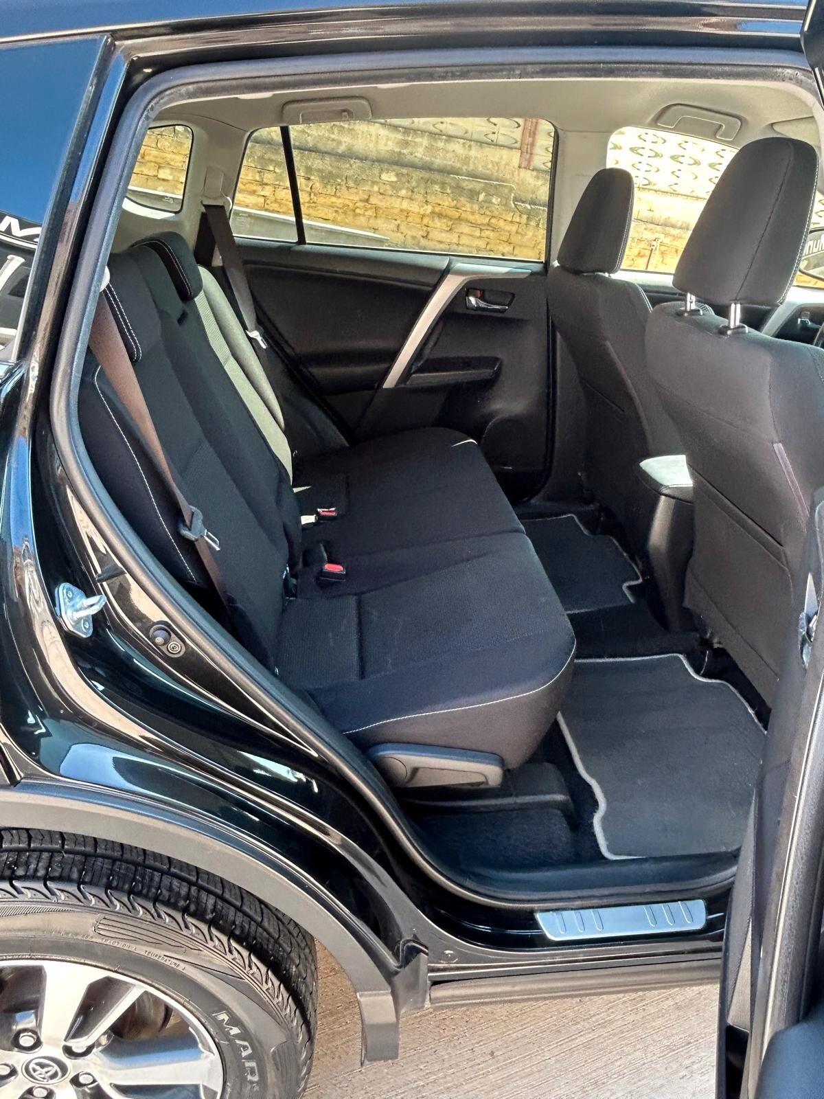 RAV4 2.0 D-4D 2WD Lounge