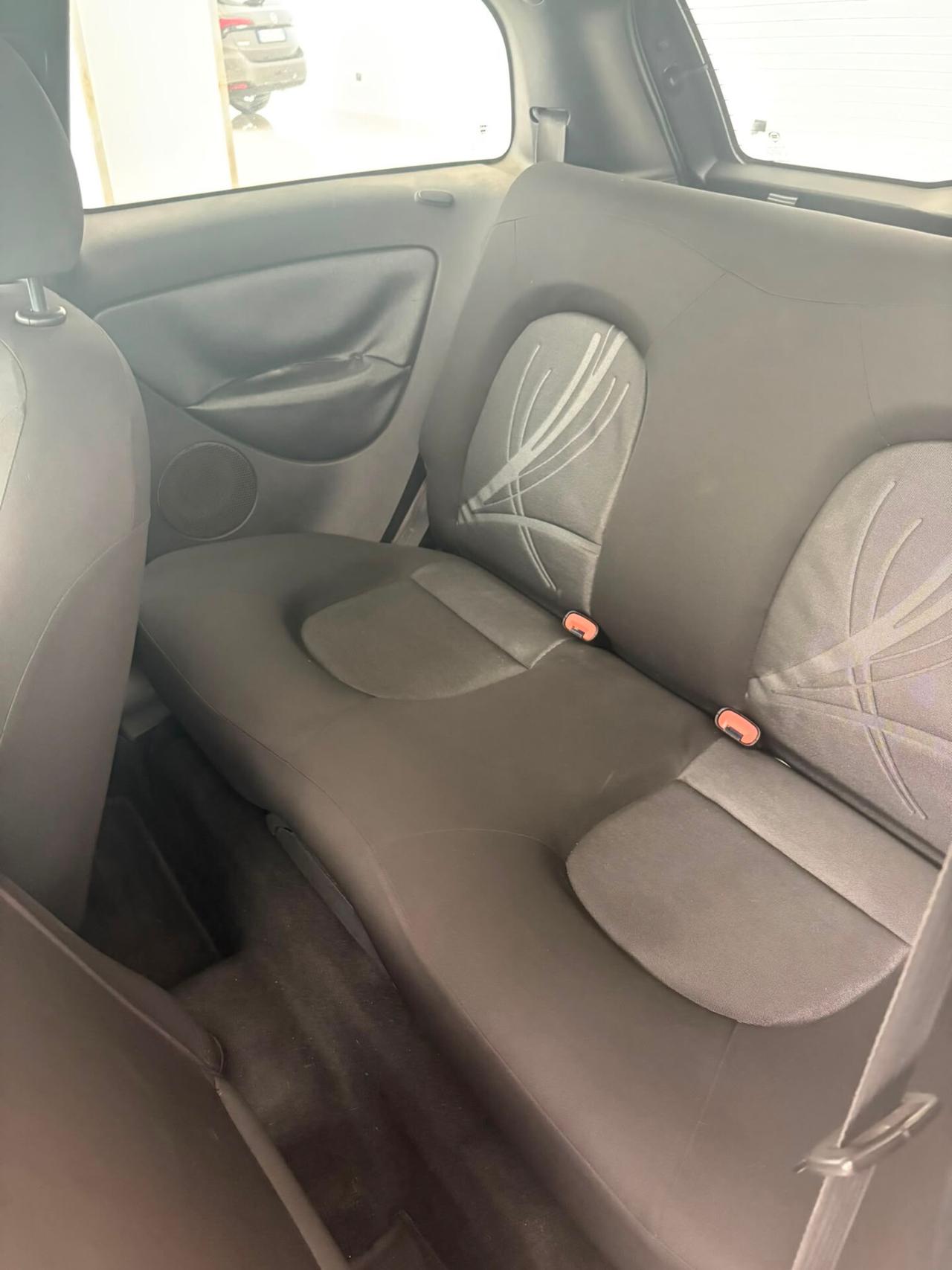 Lancia Ypsilon 1.3 MJT 75 CV Unyca