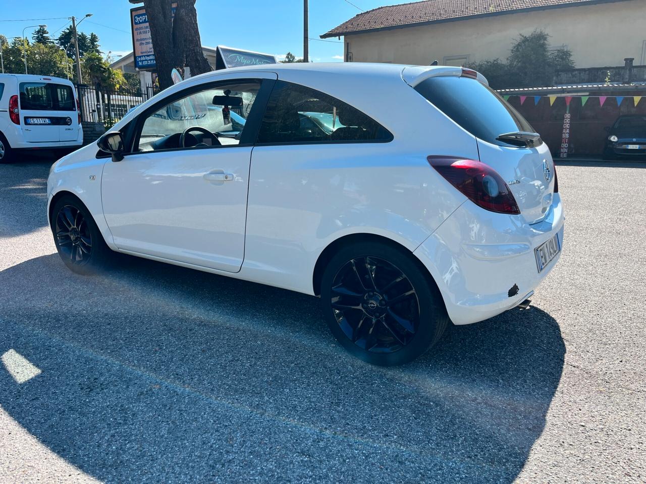 Opel Corsa 1.2 3 porte b-color
