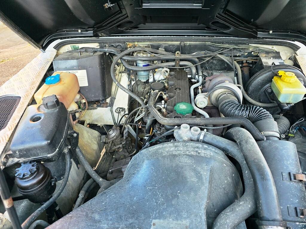 Land Rover Defender 90 TDI 200 RESTAURATA!