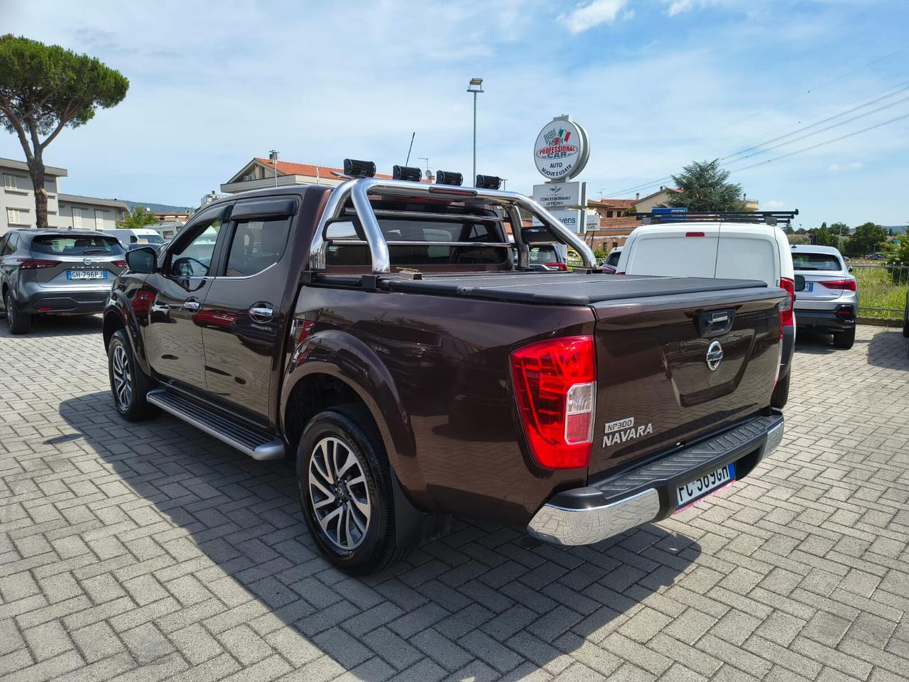 Nissan Navara 2.3 dCi 4WD Double Cab 190CV *5 POSTI*