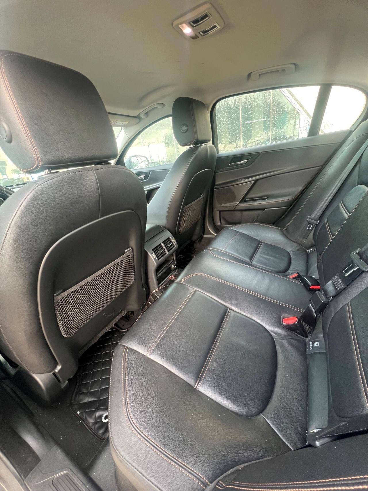 Jaguar XE 2.0 D Turbo 180CV aut. Prestige Business Edition