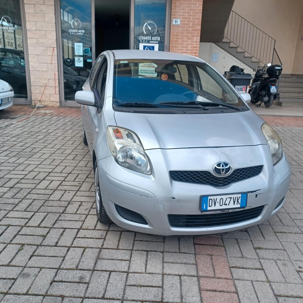 NEOPATENTATI YARIS 1.0 5 PORTE BEN CONSERVATA