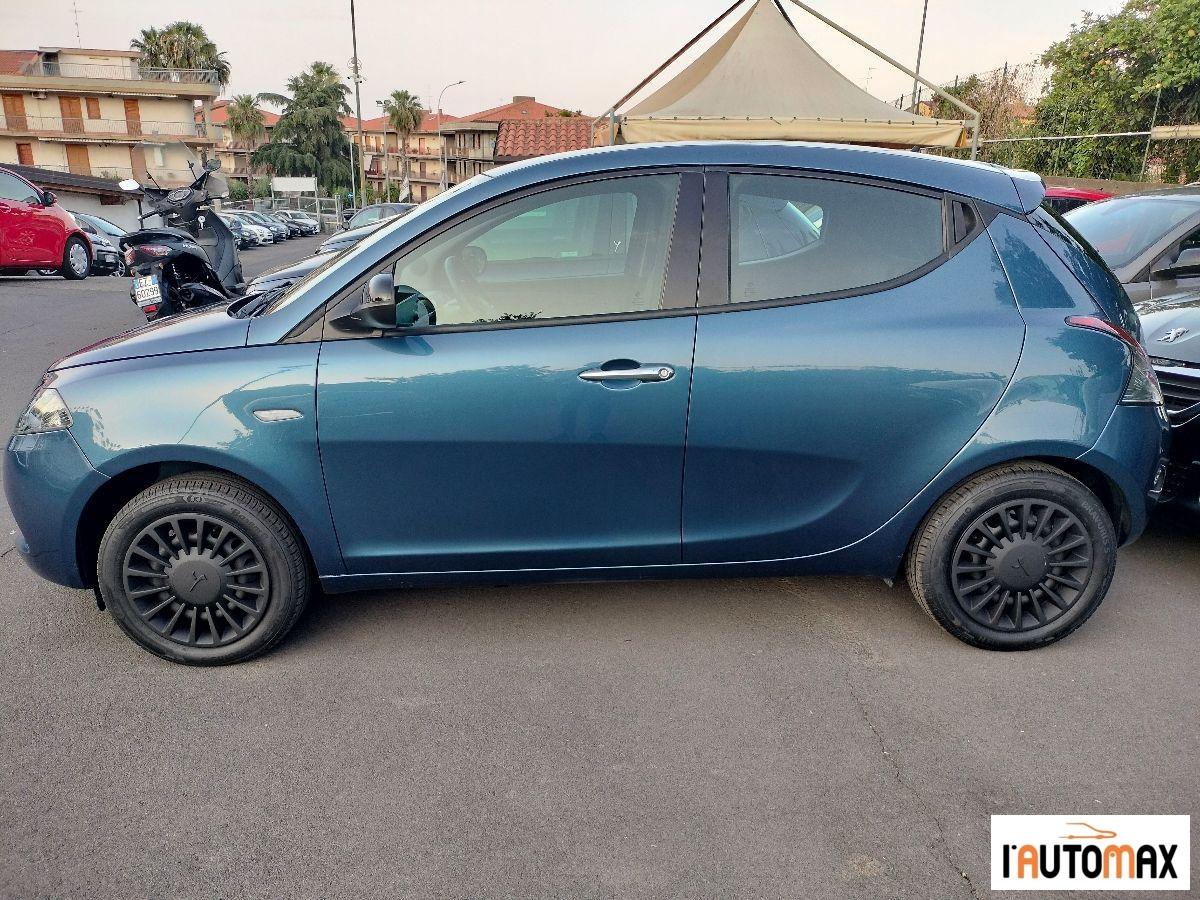 LANCIA - Ypsilon 1.0 firefly hybrid Silver s&s 70cv