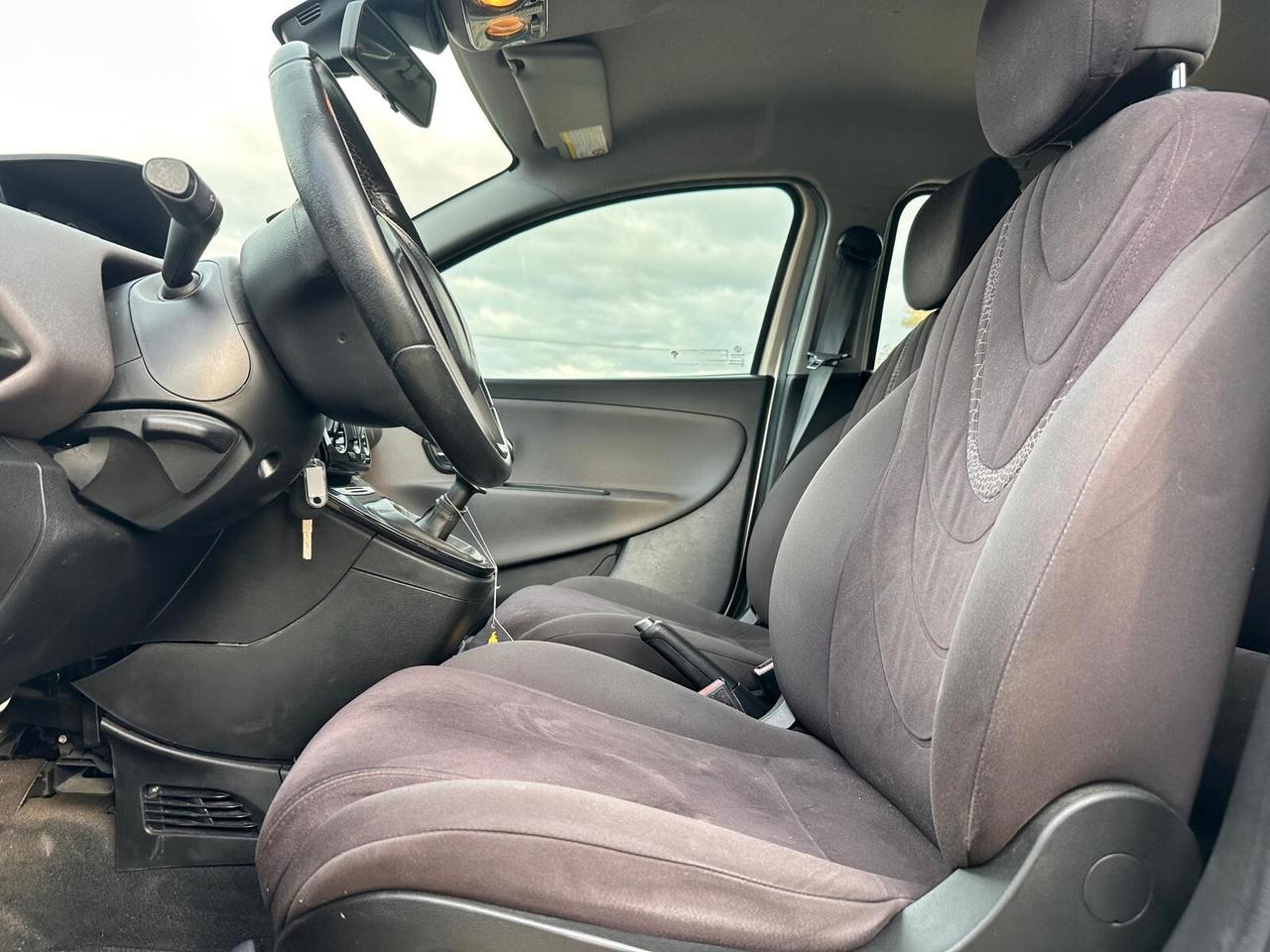 Lancia Ypsilon 1.2 69 CV 5 porte S&S Silver