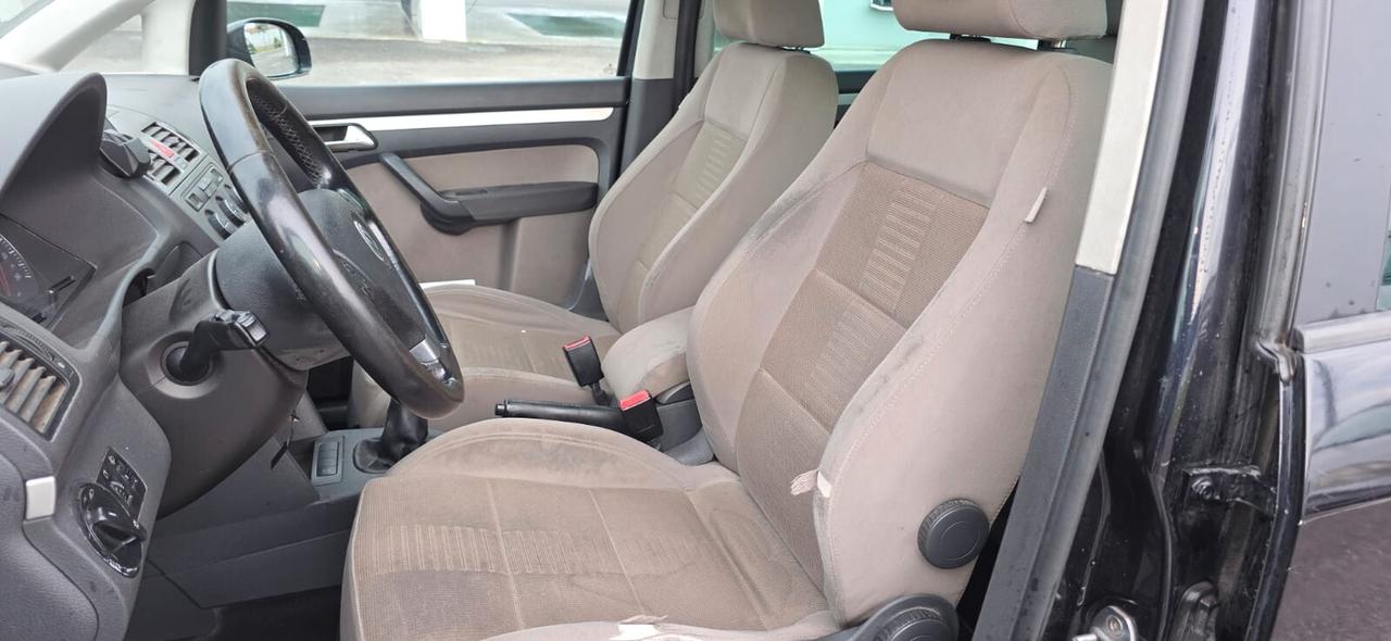 Volkswagen Touran 2.0 16V TDI Highline 5 posti neop