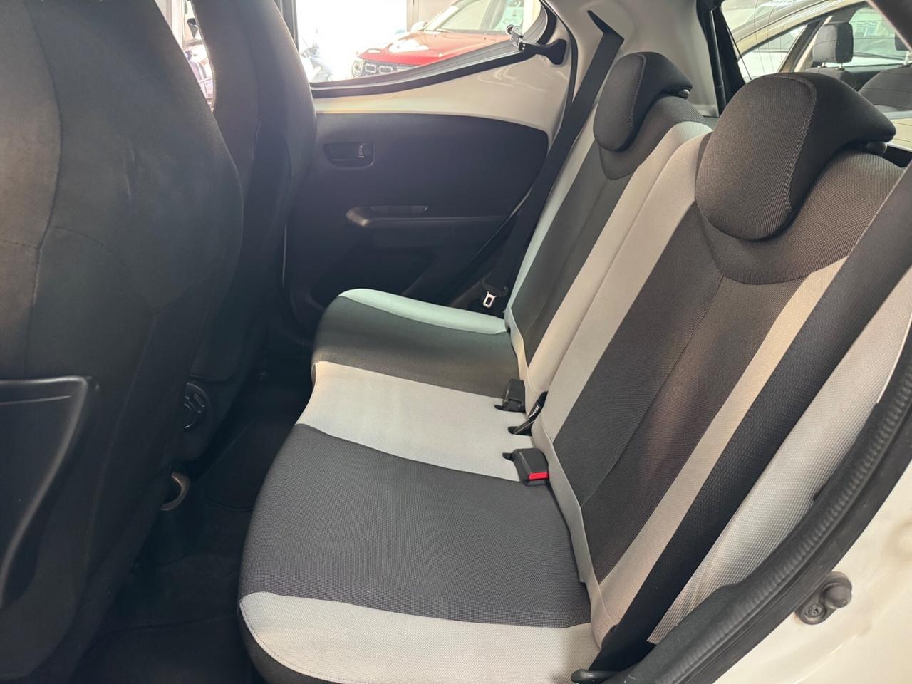 Toyota Aygo 1.0 VVT-i 69 CV 5 porte x-play