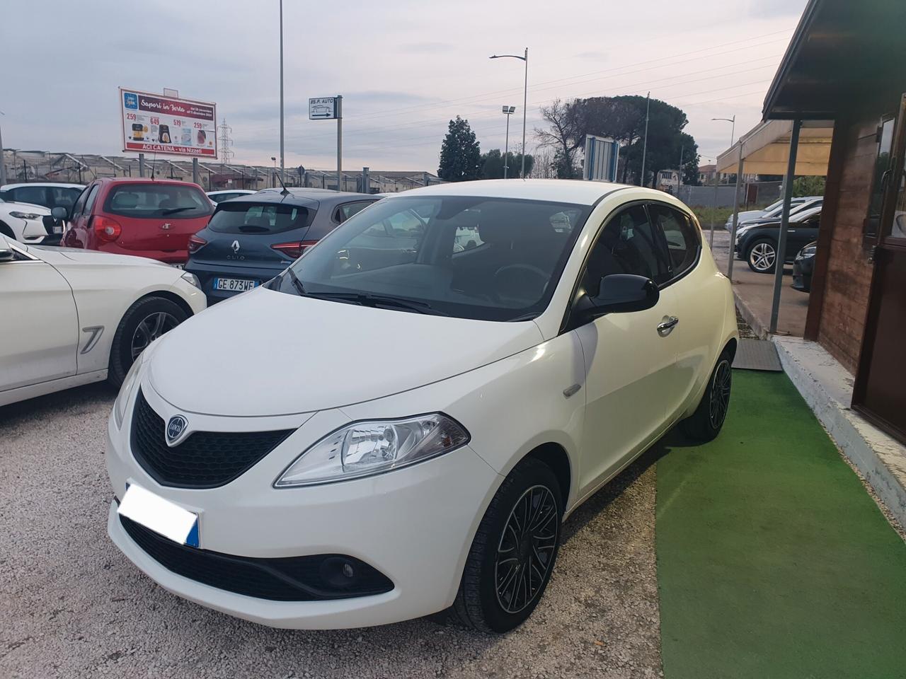 Lancia Ypsilon 1.0 FireFly 5 porte S&S Hybrid Ecochic Gold