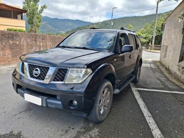 Nissan Pathfinder 2.5 dCi SE