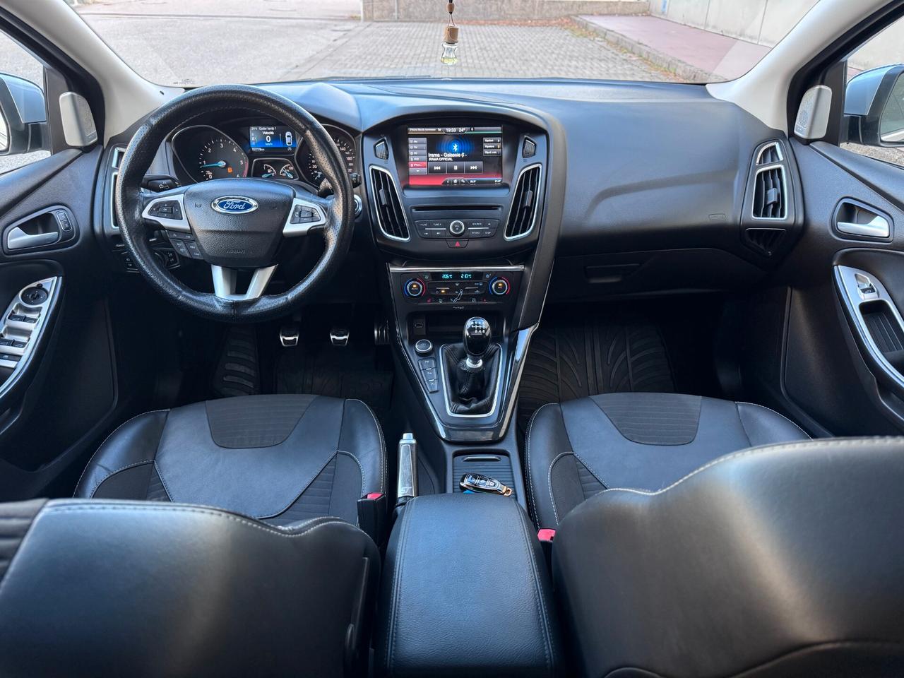Ford Focus 1.5 TDCi 120 CV Start&Stop Titanium X Gomme nuove in OMAGGIO