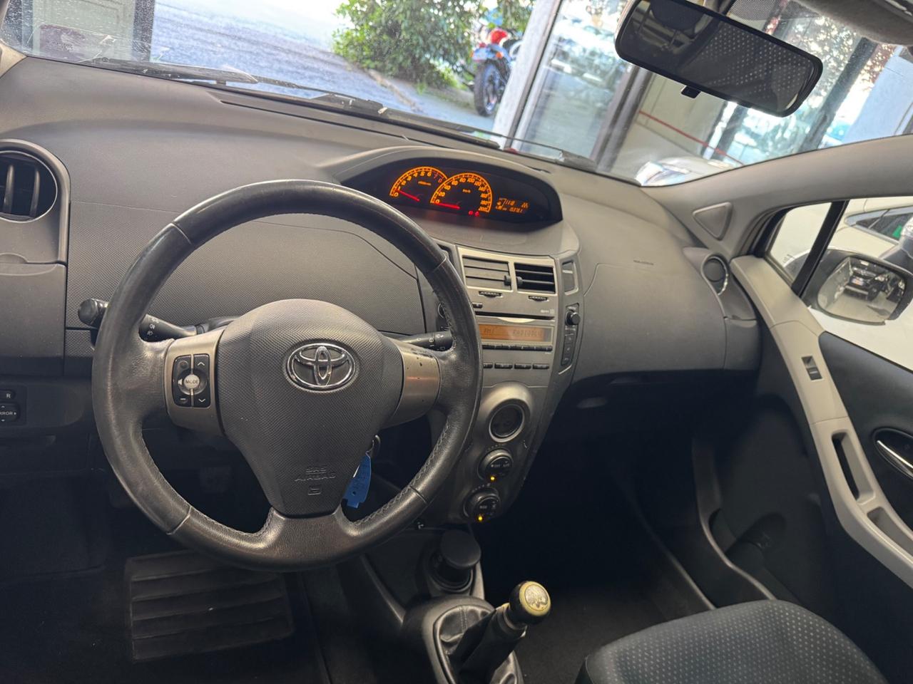 Toyota Yaris 1.0 5 porte Sol