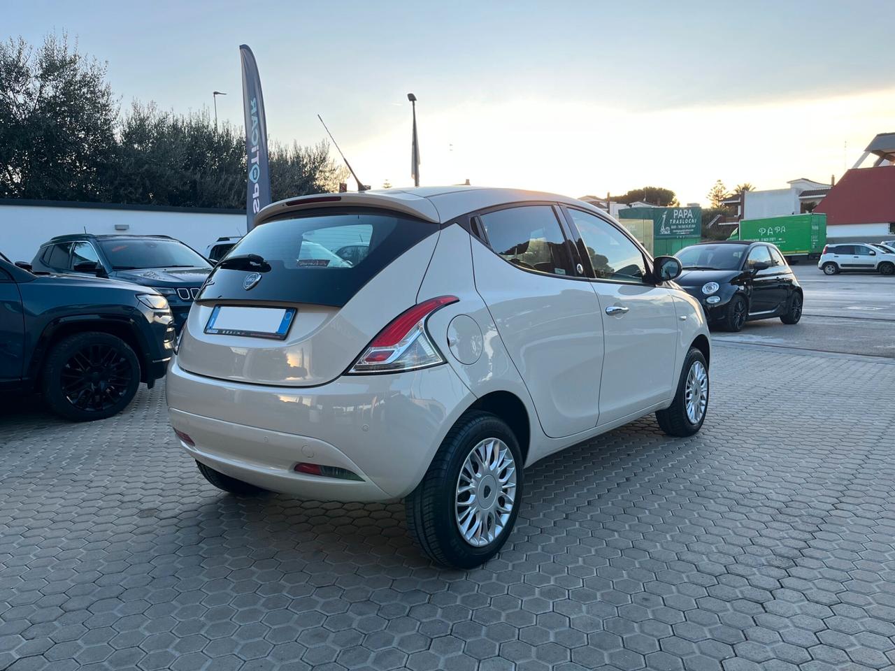 Lancia Ypsilon 0.9 TwinAir 85 CV 5 porte Metano Ecochic Gold