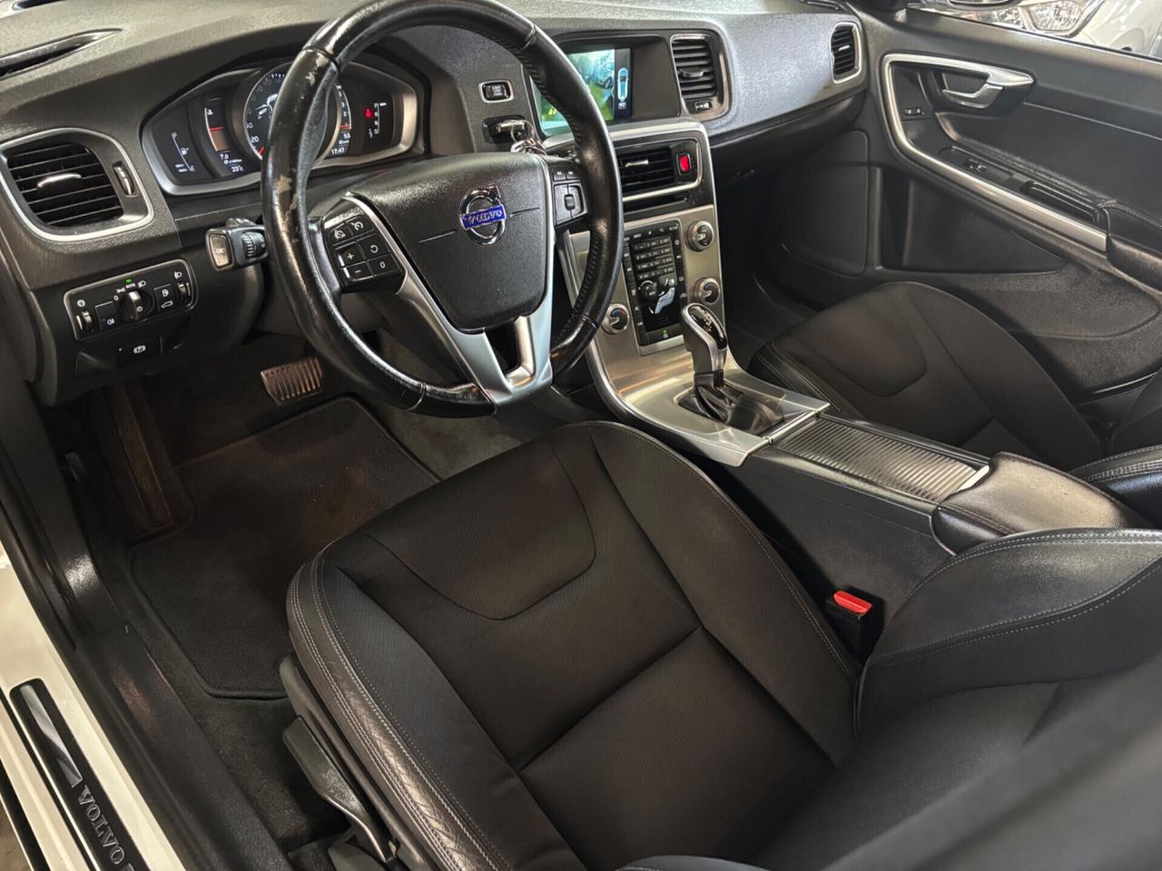 Volvo V60 Cross Country D3 Geartronic Summum
