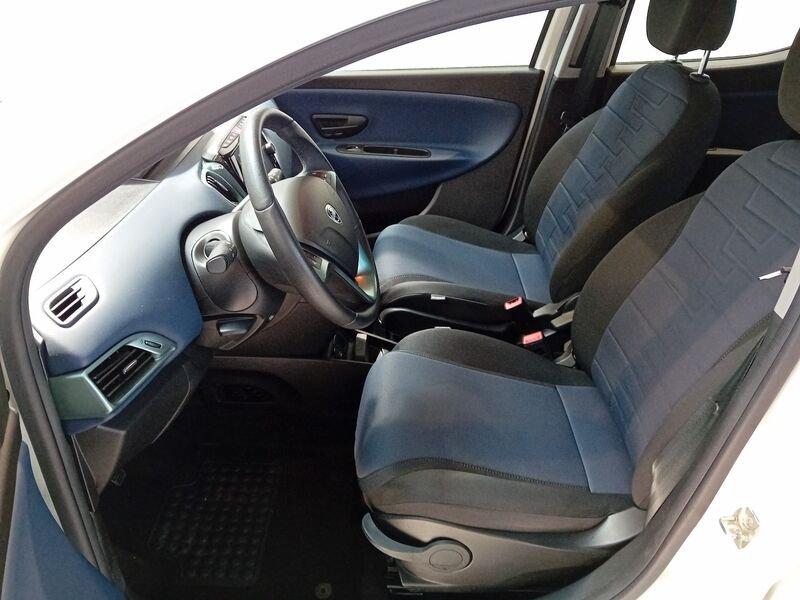 Lancia Ypsilon 1.0 FireFly 5 porte Hybrid Platino
