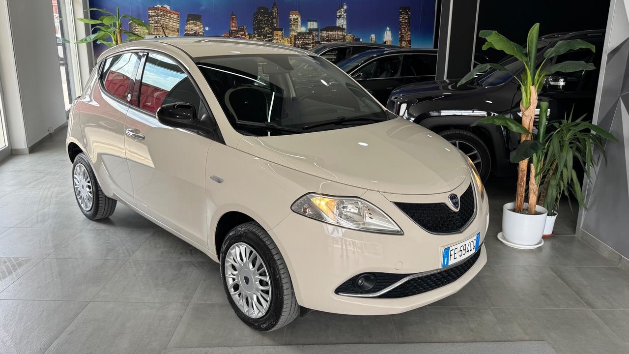Lancia Ypsilon 0.9 TwinAir 85 CV 5 porte Metano Ecochic Gold