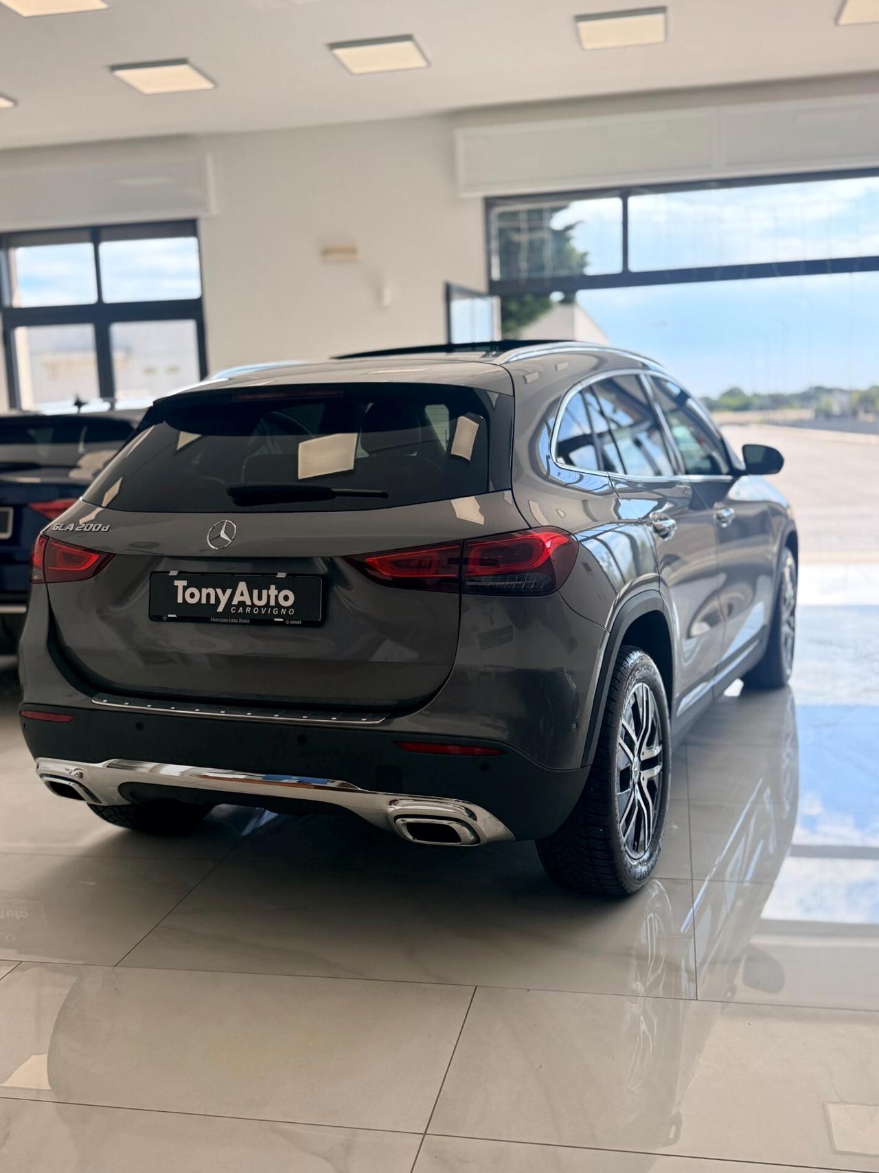Mercedes-benz GLA 200 d Premium auto AMG TETTO APRIBILE,LUCI SOFFUSE,TELECAMERA,APPLE CARPLAY,SEDILI RISCALDABILI,VIRTUAL