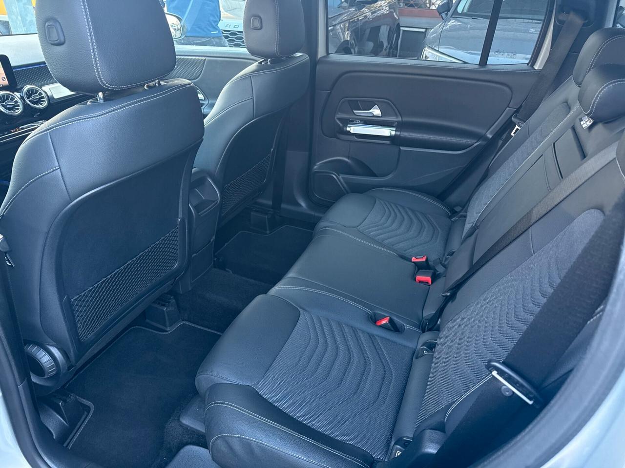 Mercedes-Benz GLB 200 Advanced Plus / SERVICE IN MERCEDES