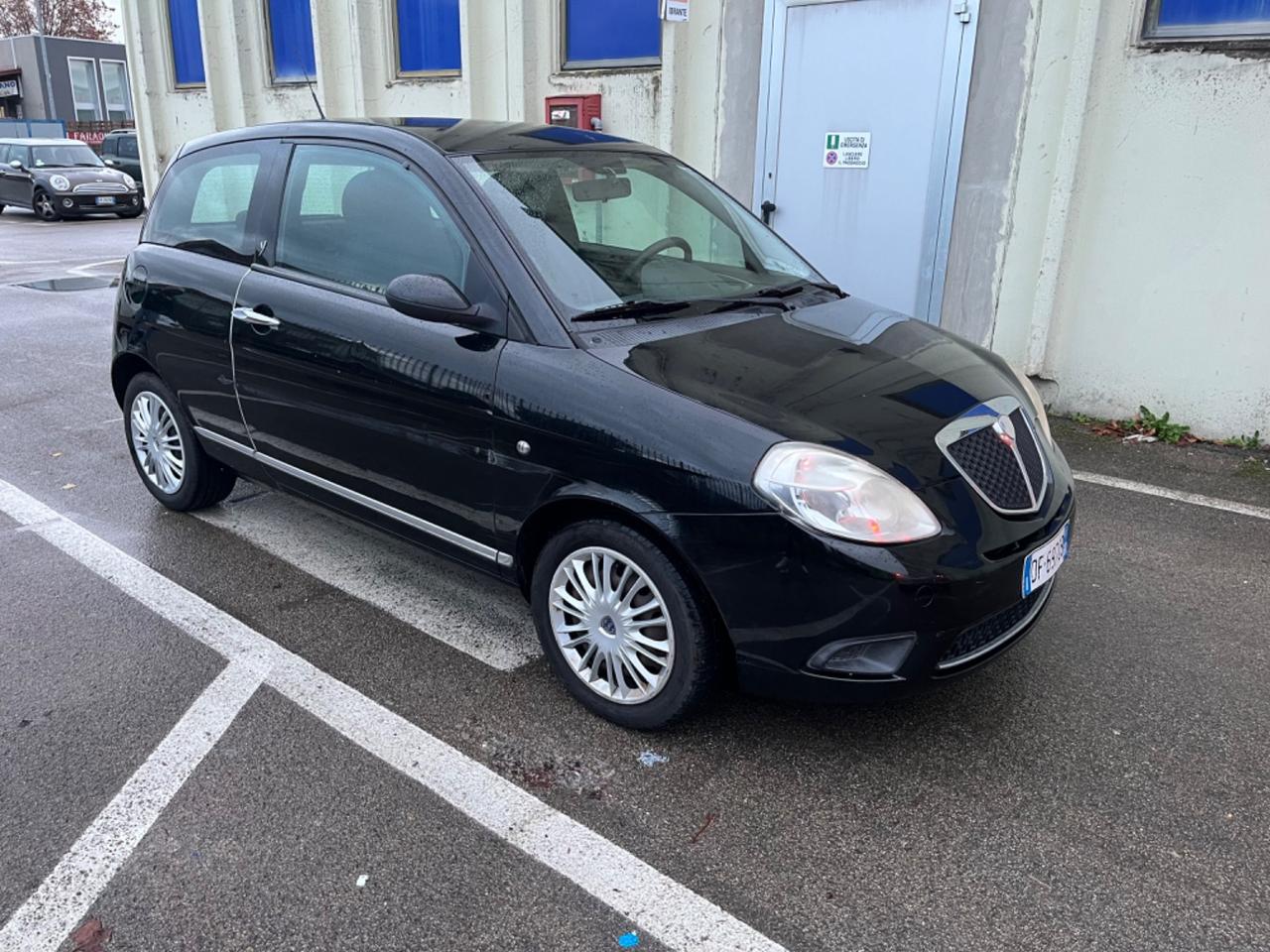 Lancia Ypsilon 1.2 benzina 2007 145.000 km neopatentati