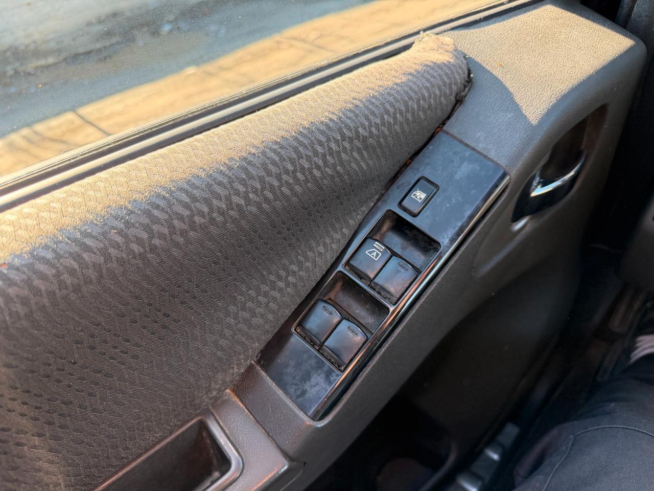 NISSAN NAVARA 4x4 ANNO 2012 2.5 DIESEL 190 CV