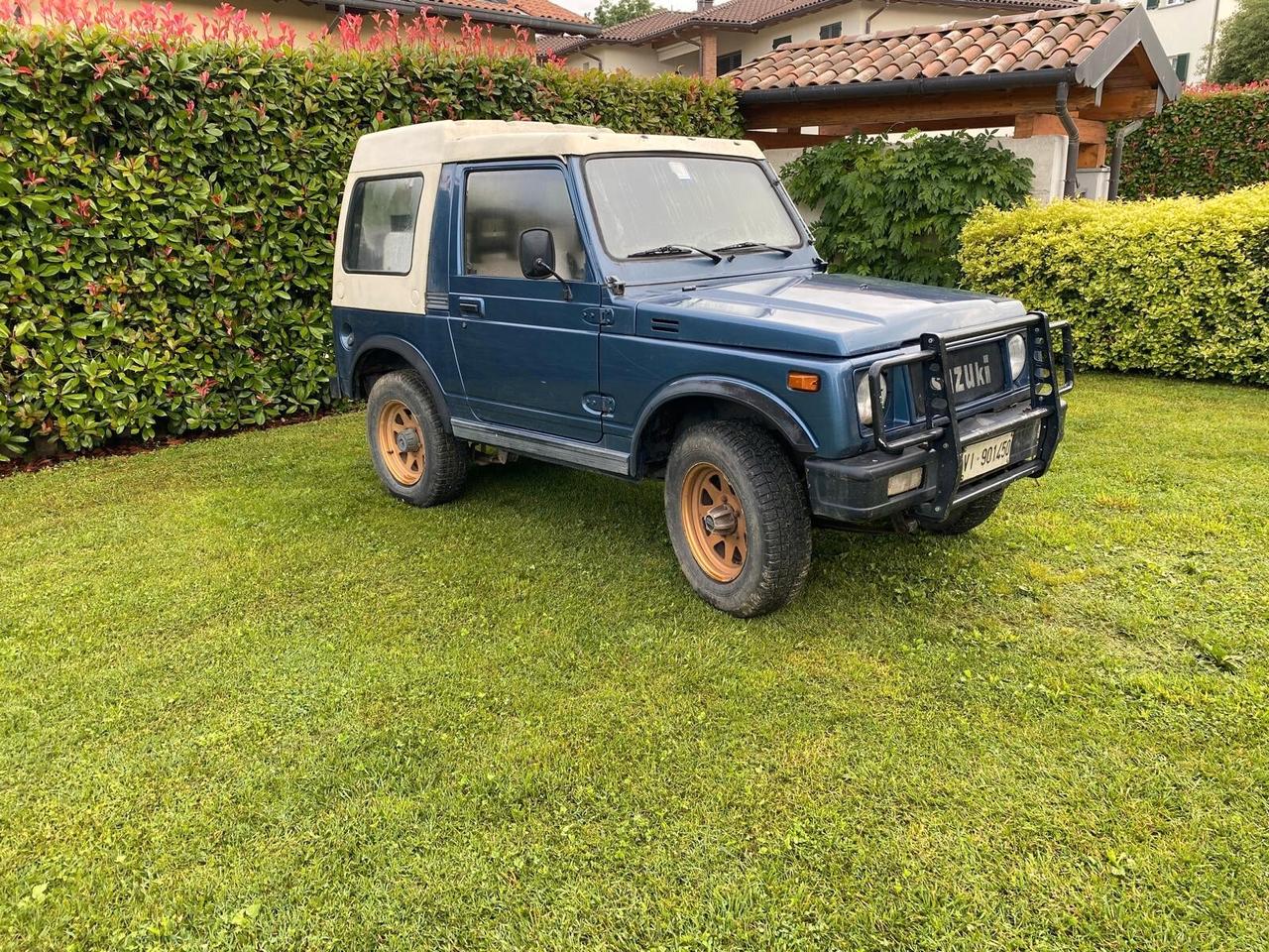 Suzuki SJ 413 SJ410 Cabriolet De Luxe