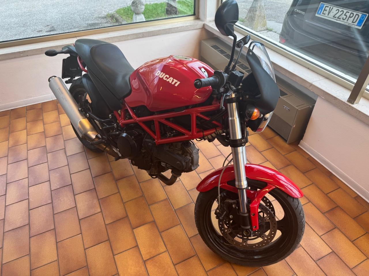 Ducati Monster 695