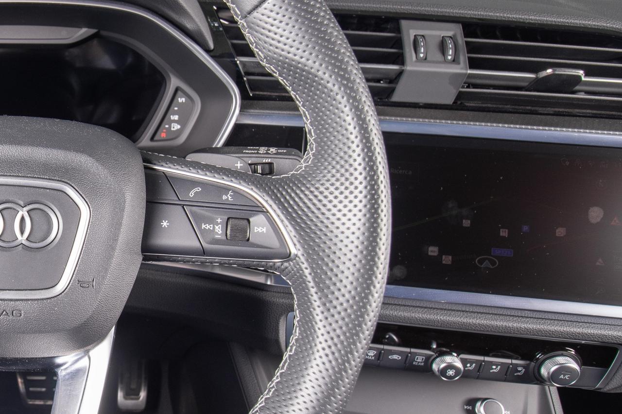 Audi Q3 Sb 35 Tdi 2.0 S-tronic S-line Black Line 150 Cv